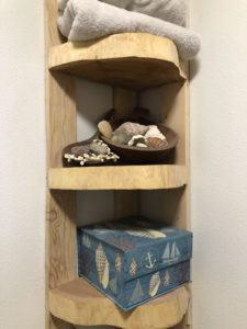 wood rounds bathroom shelving